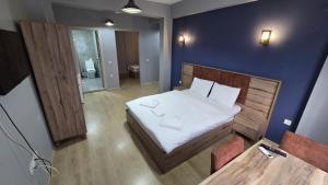 a small bedroom with a bed and a bathroom at Elizim Otel in İzmir +12 photos
