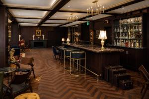a bar in a restaurant with chairs and tables at Whisky Hotel in Los Angeles