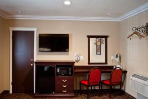 Μια τηλεόραση ή/και κέντρο ψυχαγωγίας στο Budget Inn Anaheim near Disneyland Drive
