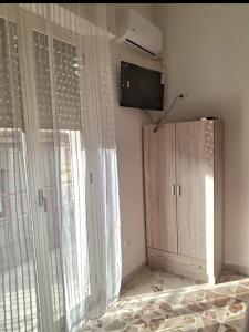 a living room with a tv and a window at FREE HOUSE in Palmi