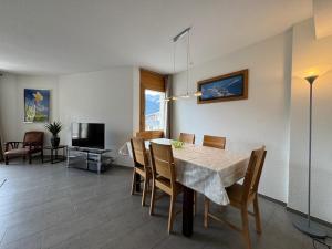 a dining room with a table and chairs at Eiger Residence 1 in Wengen