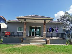 a small house with a gate and a porch at สบายดีโฮมสเตย์ภูลังกา in Ban Sakoen