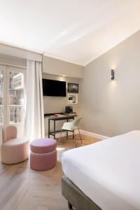 a hotel room with a bed and a desk at UNA Hotels Galles Milano in Milan