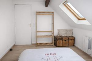 a room with a white bed and a mirror at Le chalet Mountain-style duplex 6 people in Meulan +3 photos