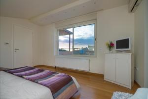 A television and/or entertainment centre at Legrena Beach Villa