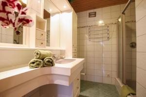 Koupelna v ubytování Appartements Millinger + 37 fotografií