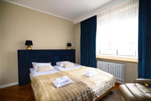 a bedroom with a bed with two towels on it at City Stay Kaszownik AC Progres in Toruń