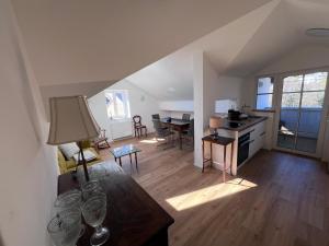 an attic room with a kitchen and a living room at Vogelsang Apartments in Gmunden