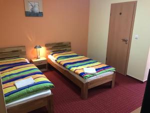 Tempat tidur dalam kamar di Pension Rialto