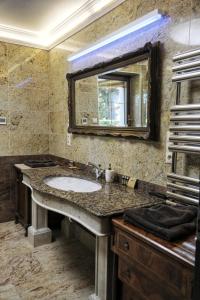 a bathroom with a sink and a mirror at Sziget Apartman in Pócsmegyer