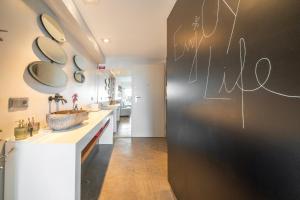 a bathroom with a sink and a large mirror at GuestReady - Beachfront Studio in Sesimbra