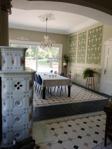 a dining room with a table and a chandelier at Manoir de Camblain in Camblain-lʼAbbé