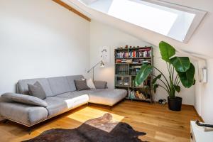 a living room with a couch and a book shelf at Chalet Bergblick in Rimsting