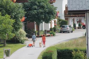 Hostia v ubytovaní Kachelofenwohnung Pölzleitner