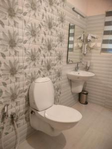 a bathroom with a toilet and a sink at Villa Bella in Ooty +88 photos