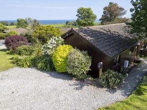 a small building with plants in front of it at L4 - Porthbeor in Truro