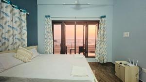 a bedroom with a bed and a view of the ocean at Eevara Beach By Shore in Kaup