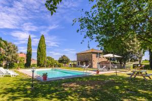 a swimming pool in a yard with a house at Villa Lo Stemma in Monte San Savino