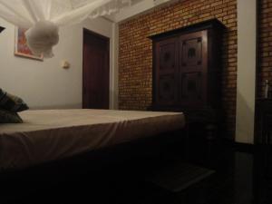 Postel nebo postele na pokoji v ubytování Hikka Urban Stay
