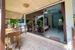 a balcony with a view of a bedroom and a table at SouanSonBeachResort in Klaeng