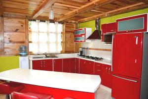 Kuchyň nebo kuchyňský kout v ubytování Cabañas el Chalet