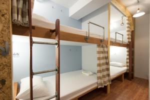 a bunk bed room with two bunk beds at Barn & Bed Hostel in Bangkok