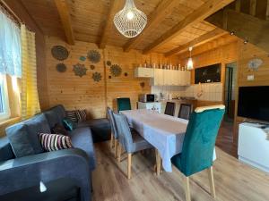 a kitchen and dining room with a table and chairs at Domek Twórczy Kąt in Święta Katarzyna