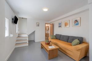 a living room with a couch and a coffee table at Apartamento Casa Sol Ronda in Ronda