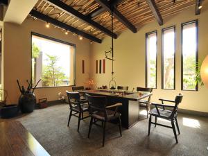 a large room with a dining table and chairs at Hanano Koyado Jyu-bei in Toba