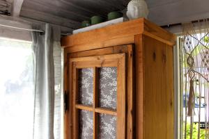a wooden cabinet with green dishes on top of it at Landgoedboerderij Oosterheerdt in Leek