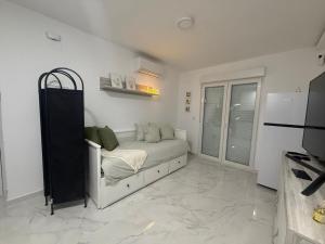 a bedroom with a bed in the corner of a room at Estudio Cuidad Quesada in Rojales