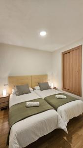 two large beds in a room with two at 2 Hermanas 2 in Cudillero