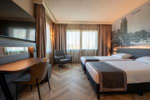 a hotel room with two beds and a desk at Bastion Hotel Dordrecht Papendrecht in Dordrecht +14 photos