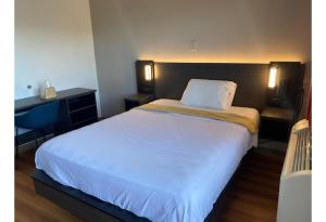 a bedroom with a large bed with a white pillow at Motel 6 Gulfport, MS Airport in Gulfport +19 photos