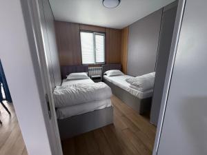 a small room with two beds and a window at Opensky-kolsay 2 in Saty