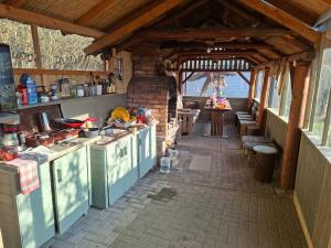 Dapur atau dapur kecil di Natura Chalets