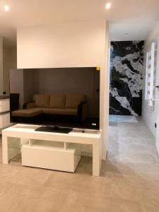 a living room with a couch and a white coffee table at Residencial Lleida in Lleida
