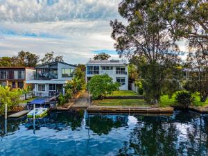 an image of a house on the water at River Retreat in Dora Creek