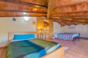 a bedroom with a bed and a couch in a room at Na Pont in Campos +63 photos