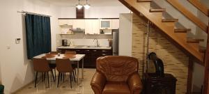 a kitchen with a table and chairs in a room at Domek w Sielpi in Sielpia Wielka