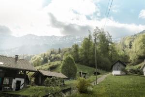 a view of a village with mountains in the background at Thimo's Lakeview - Sunset near Interlaken in Leissigen +10 photos