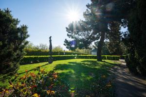 a park with a statue in the middle of a lawn at Appartement 06 Strandvillen Wald & See in Zinnowitz