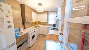 a kitchen with a washer and dryer in it at Apartamento Mar y Encanto in Miami Platja