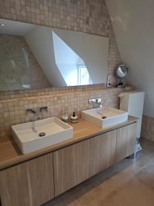 a bathroom with a sink and a mirror at Un Toit sur les Monts in Tilff +6 photos