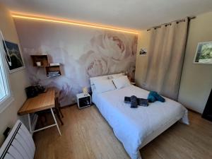 a bedroom with a bed with two teddy bears on it at Chambre d'Hôtes Valérie in Penvénan