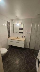 a bathroom with a sink and a toilet at Leilighet med 2 soverom in Storen