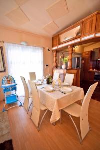 a dining room with a table and chairs at Penthouse S in Bar