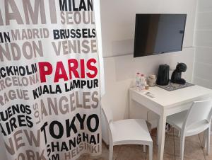 a room with a desk and a table with a computer at Sleep & Fly Studio Smart in Case Nuove