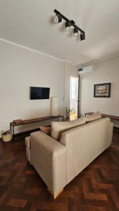 a living room with a couch and a flat screen tv at En Espejo in Mendoza