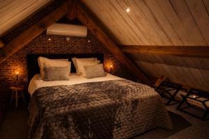 a bedroom with a large bed in a attic at Antoniushofke in Asten